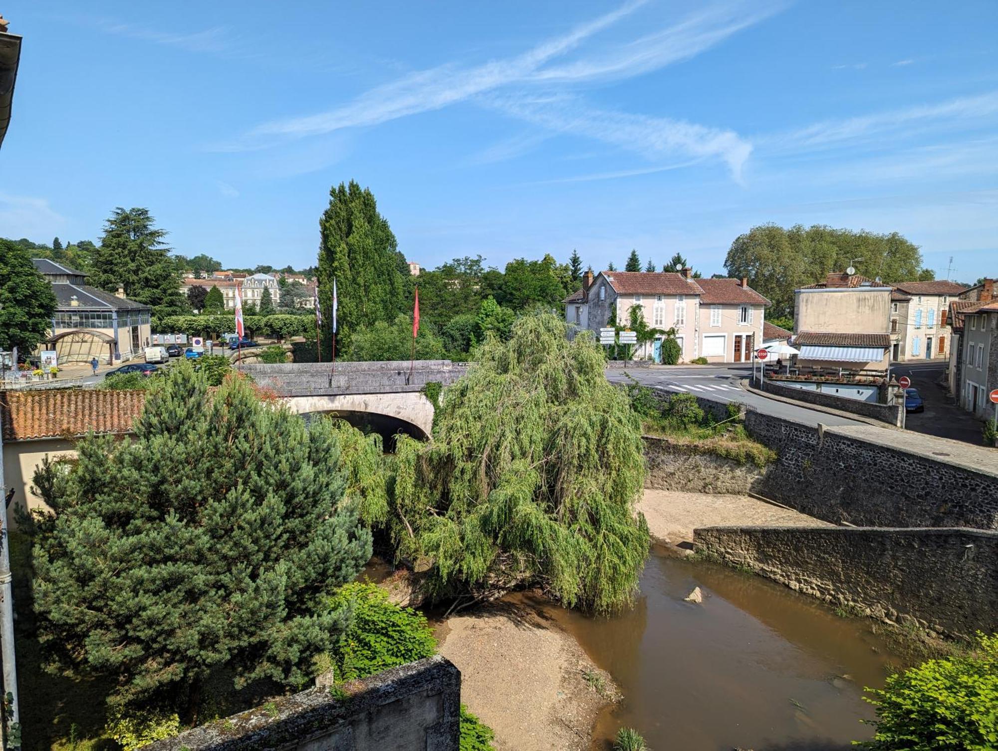 Manoir Des Arts Bed & Breakfast Confolens Exterior foto