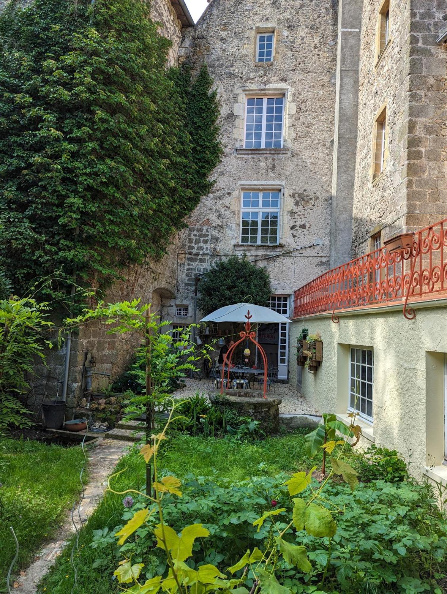 Manoir Des Arts Bed & Breakfast Confolens Exterior foto