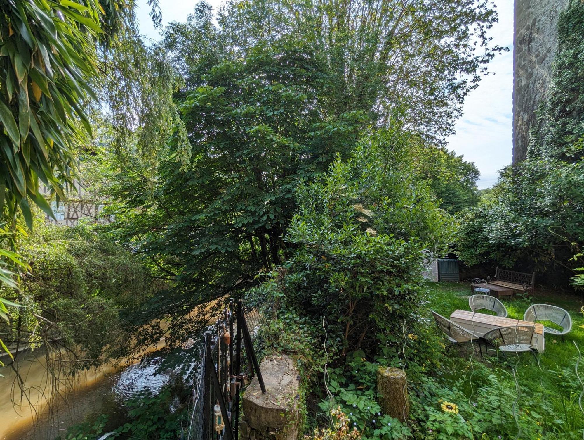 Manoir Des Arts Bed & Breakfast Confolens Exterior foto