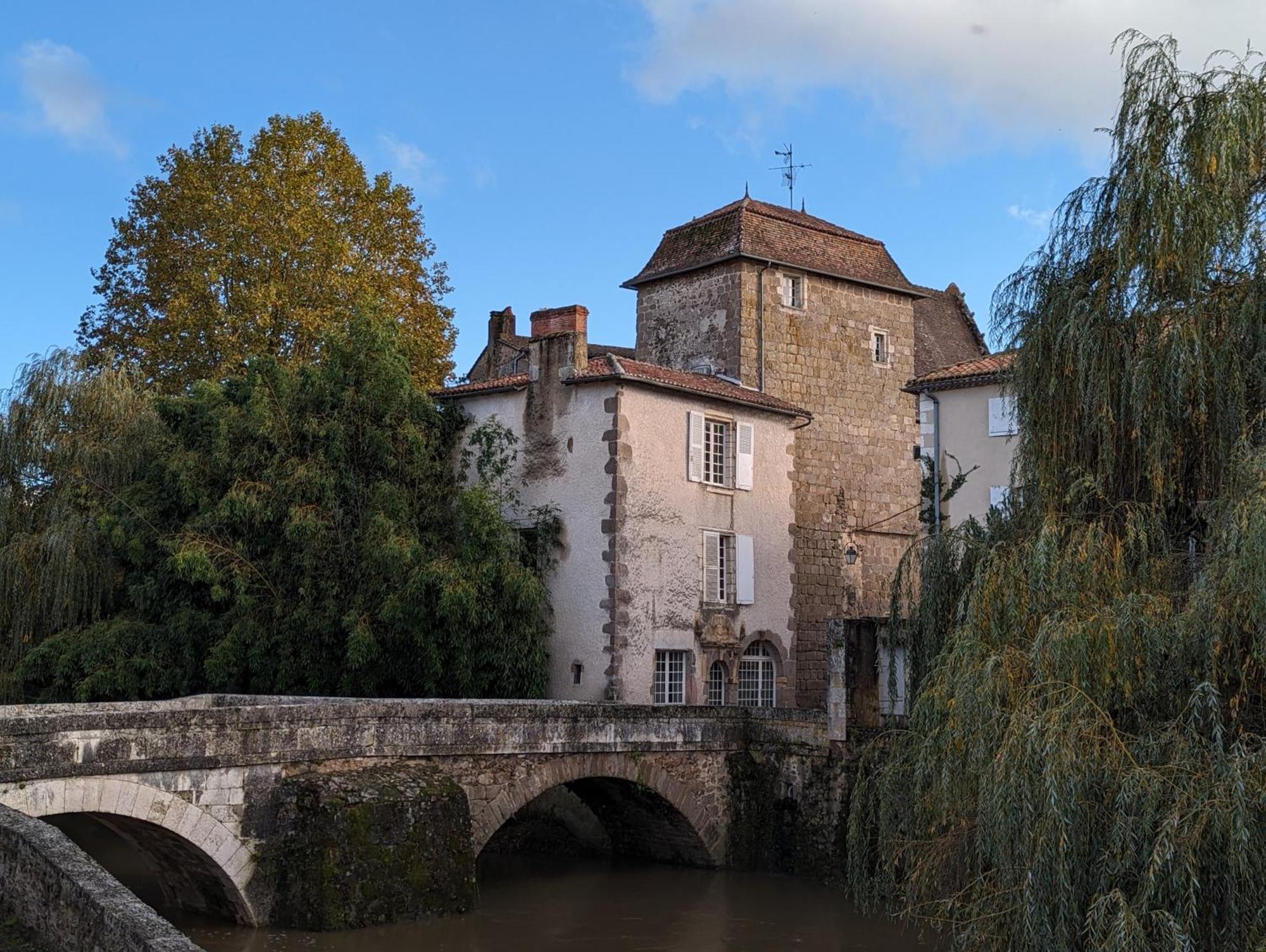 Manoir Des Arts Bed & Breakfast Confolens Exterior foto